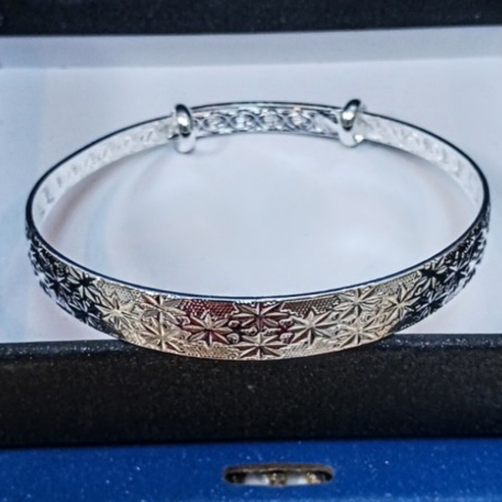 Sterling Silver 925 Patterned Star Design Bangle Bracelet - NEW
